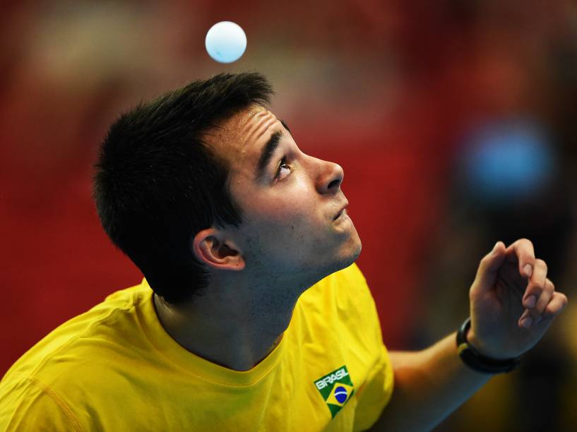 Hugo Calderano, da equipe brasileira, durante a disputa masculina pela medalha de ouro contra a equipe do Paraguai na competição de tênis de mesa dos Jogos Pan-Americanos 2015