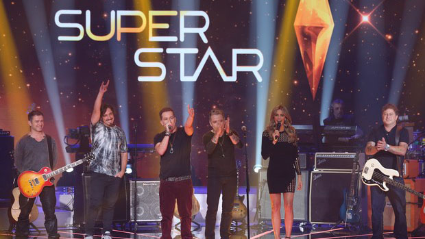 O rock do Tianastácia agitou o palco do SuperStar e os três jurados votaram sim por eles