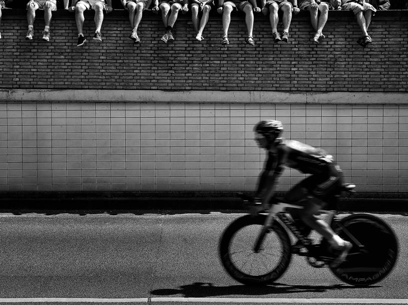 Ciclista na primeira etapa do Tour de France em Utrecht, na Holanda