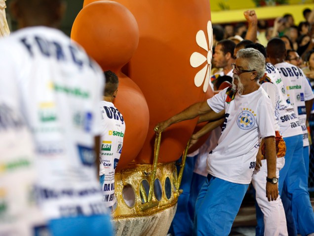 Movimentação de trabalhadores das escolas de samba do grupo especial do Carnaval 2016, no Sambódromo Marquês de Sapucaí, no Rio de Janeiro (RJ)