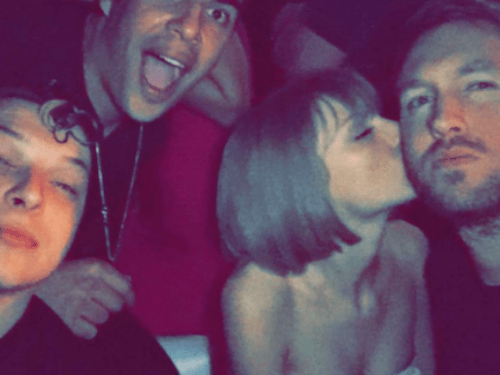 Taylor Swift, Calvin Harris e amigos em vídeo publicado na rede social do DJ após o Grammy