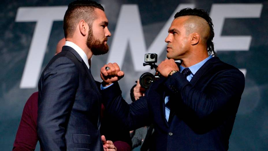 Chris Weidman e Vitor Belfort no evento de divulgação da temporada 2015 do UFC, em Las Vegas