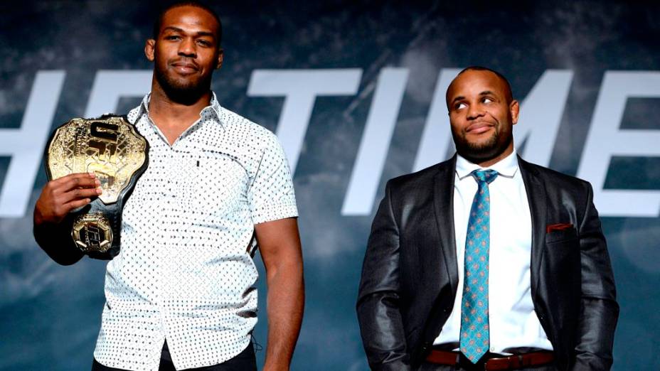 Jon Jones e Daniel Cormier no evento de divulgação da temporada 2015 do UFC, em Las Vegas