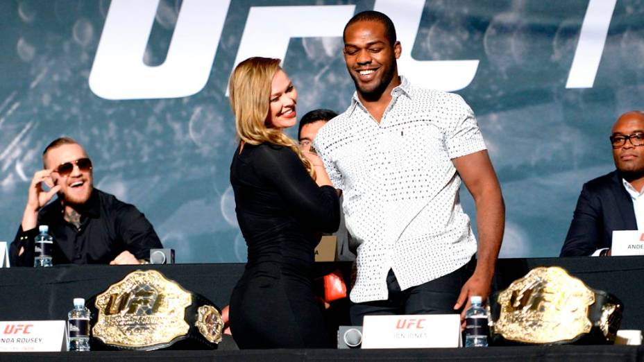 Conor McGregor, Ronda Rousey e Jon Jones no evento de divulgação da temporada 2015 do UFC, em Las Vegas
