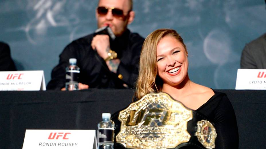 Ronda Rousey e Conor McGregor no evento de divulgação da temporada 2015 do UFC, em Las Vegas