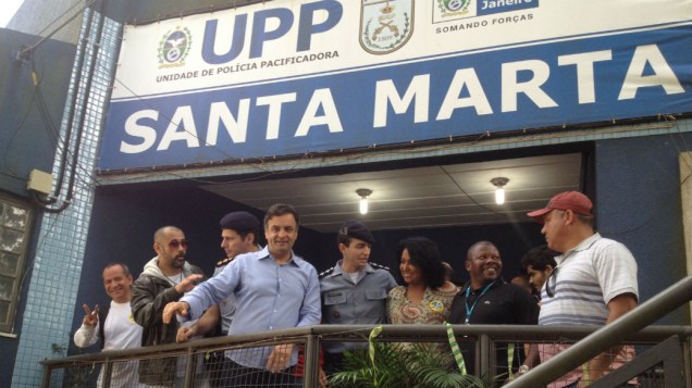 O presidenciável Aécio Neves (PSDB) visita a UPP da favela Dona Marta, em Botafogo, Zona Sul do Rio