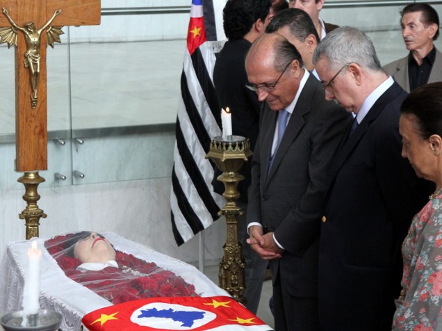 O governador Geraldo Alckmin comparece ao velório da cantora Inezita Barroso, em São Paulo