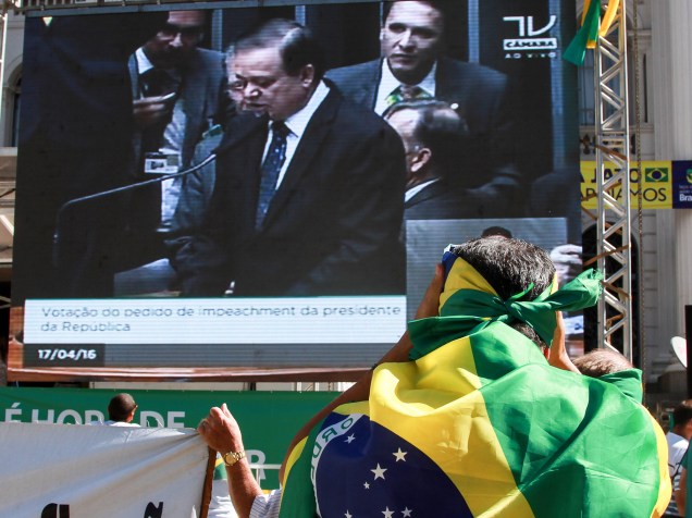 Manifestação em Curitiba vai a favor do Impeachment da presidente Dilma Rousseff - 17/04/2016