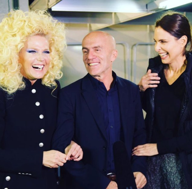 A apresentadora Xuxa com o cenógrafo Gringo Cardia e a atriz e ex-modelo Silvia Pfeifer