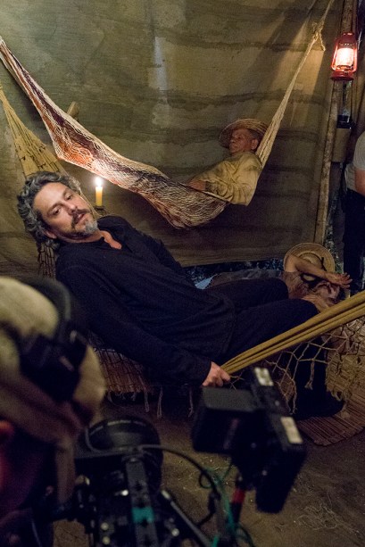 José Alfredo (Alexandre Nero) no garimpo, enquanto vive a sua "morte"