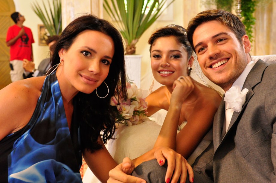 Zuleika (Juliana Knust) irá conturbar o casamento de Amália (Sophie Charlotte) e Rafael (Marco Pigossi)