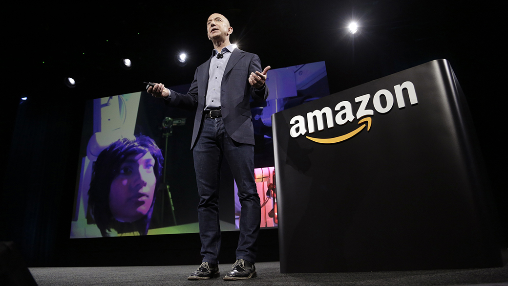 O CEO da Amazon, Jeff Bezos durante evento de lançamento do primeiro smartphone da marca, na cidade de Seattle, nos Estados Unidos