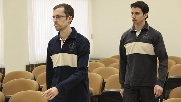 Shane Bauer e Josh Fattal foram libertados sob fiança de 400 000 dólares cada