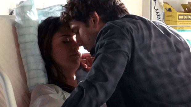 Ana (Fernanda Vasconcellos) e Rodrigo (Rafael Cardoso) trocam beijo em A Vida da Gente