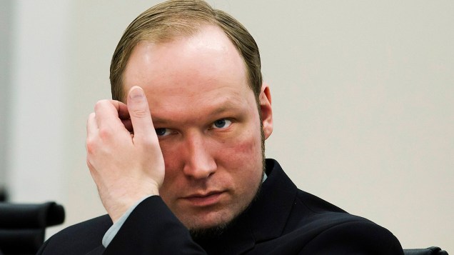 O extremista Anders Behring Breivik, autor confesso do ataque duplo de 22 de julho na Noruega, é visto durante seu julgamento em Oslo O extremista Anders Behring Breivik, autor confesso do ataque duplo de 22 de julho na Noruega, é visto durante seu julgamento em Oslo