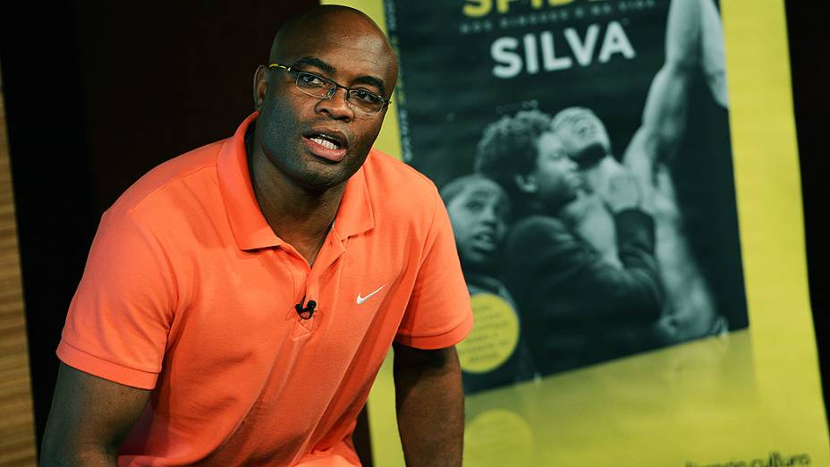 Anderson Silva no lançamento de seu livro em São Paulo