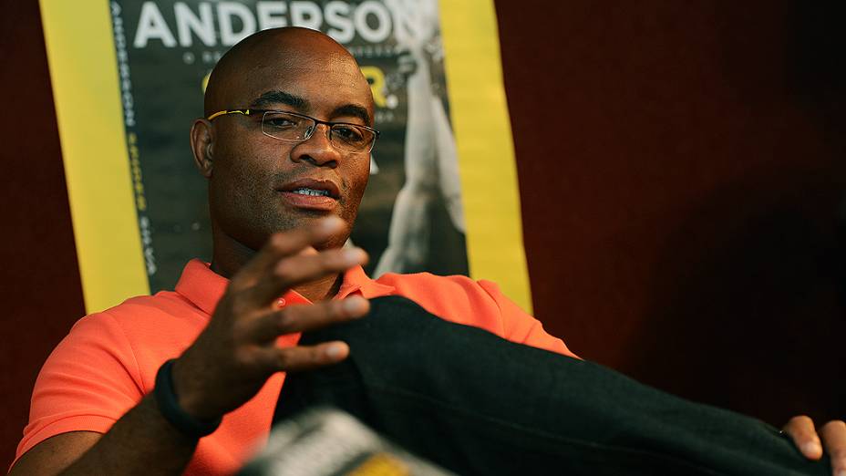 Anderson Silva no lançamento de seu livro em São Paulo