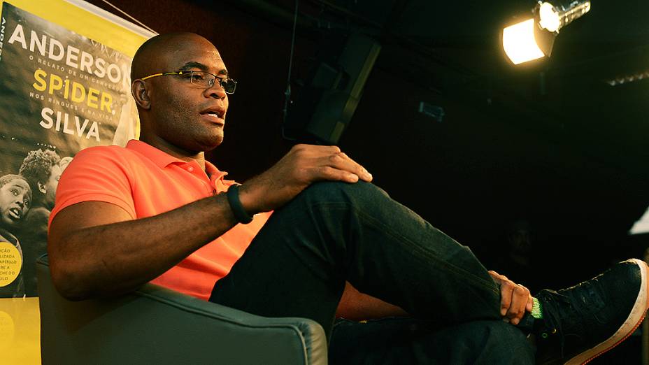 Anderson Silva no lançamento de seu livro em São Paulo