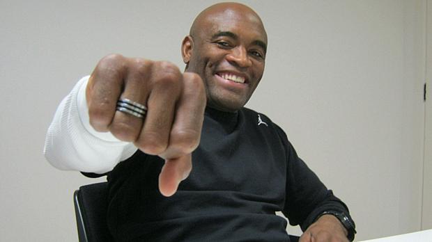 Anderson Silva, 36 anos, campeão da categoria peso-médio, em entrevista em São Paulo