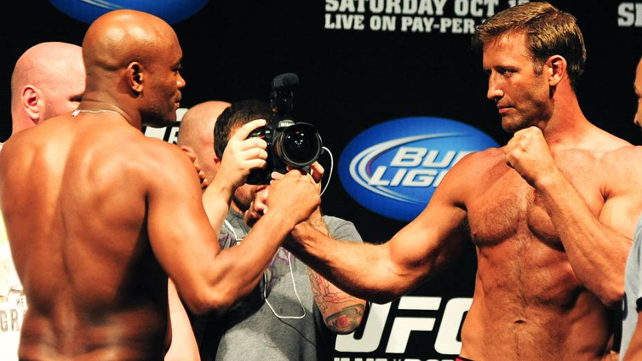 Anderson Silva e Stephan Bonnar, lutadores do UFC, durante a pesagem oficial para o UFC Rio III, realizada na HSBC Arena, Barra da Tijuca