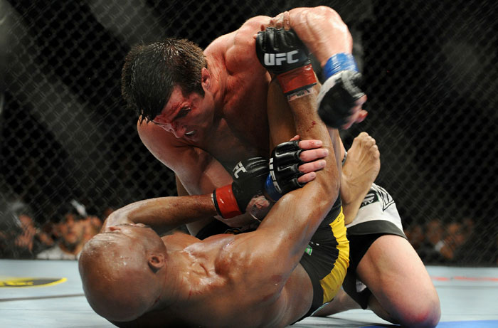 Anderson Silva x Chael Sonnen, no UFC 117