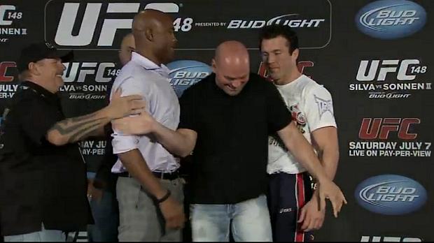 Anderson Silva, Dana White e Chael Sonnen na coletiva do UFC 148, em Las Vegas