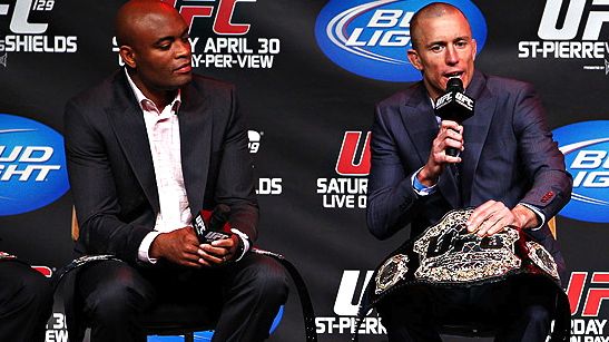 Anderson Silva e Georges St-Pierre lado a lado numa entrevista coletiva promovida pelo UFC