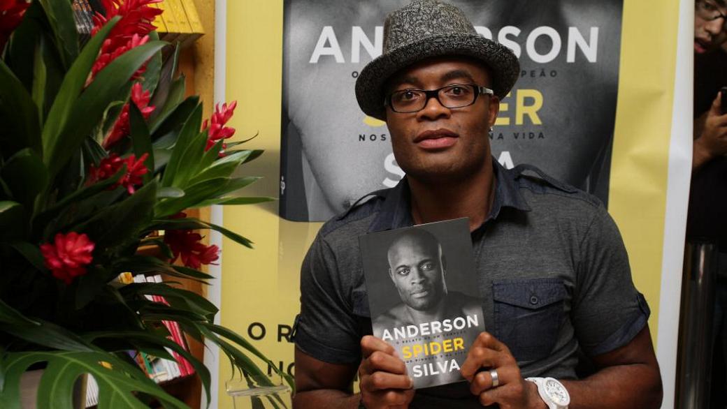 Anderson Silva lança sua biografia no Rio de Janeiro