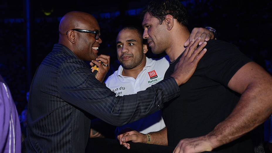 Anderson Silva e Minotauro durante UFC São Paulo no ginásio do Ibirapuera