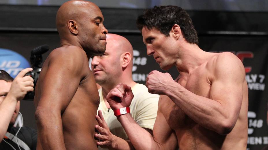 Anderson Silva e Chael Sonnen na pesagem para o UFC 148