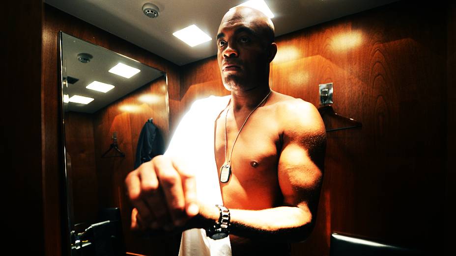 Anderson Silva passou 1h30 experimentando roupas em um shopping da zona sul de São Paulo