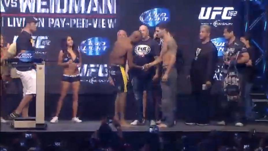 A pesagem do UFC 162: Silva x Weidman, no cassino Mandalay Bay, em Las Vegas