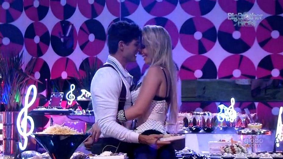 André e Fernanda na Festa Retrô do BBB 13