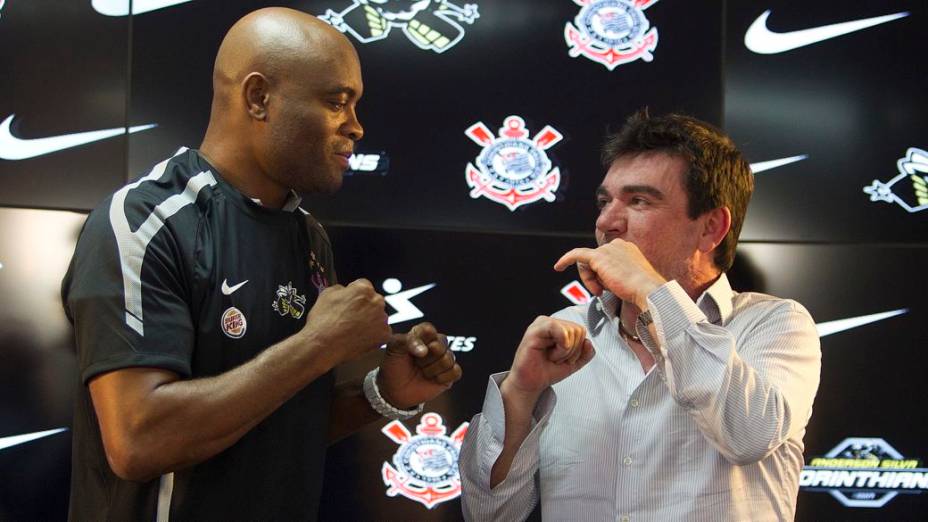 Andrés Sanchez na apresentação de Anderson Silva como atleta do Corinthians