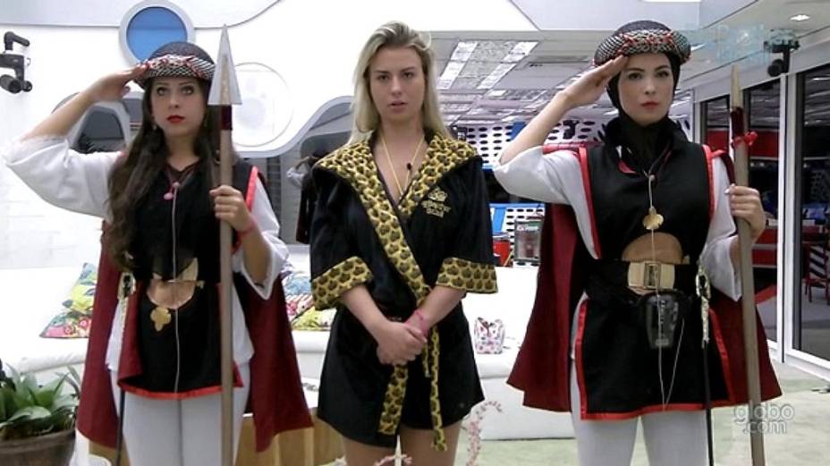 Andressa e Kamilla tinham que cumprir o castigo do monstro "protegendo" a líder Fernanda