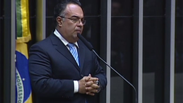 André Vargas discursa no Congresso. Oposição quer petista fora da vice-presidência da Câmara