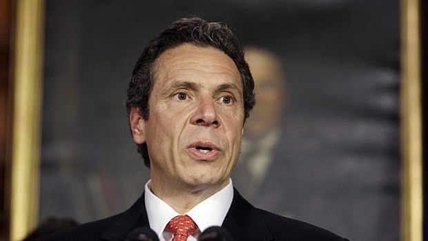 Andrew Cuomo, governador de Nova York, cooptou votos no Senado para aprovar o projeto de lei que permite o casamento gay, promessa de sua campanha eleitoral.