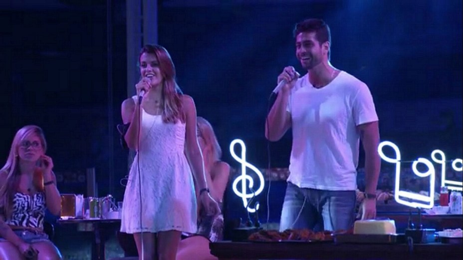 Angela e Marcelo no karaokê do BBB14