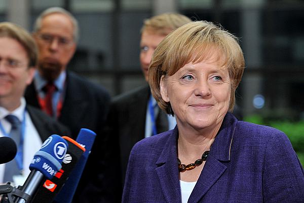 A chanceler Angela Merkel chega a Bruxelas para reunião extraordinária dos líderes da União Europeia