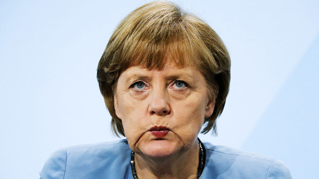Chanceler alemã Angela Merkel 'bate o pé' e rejeita eurobônus