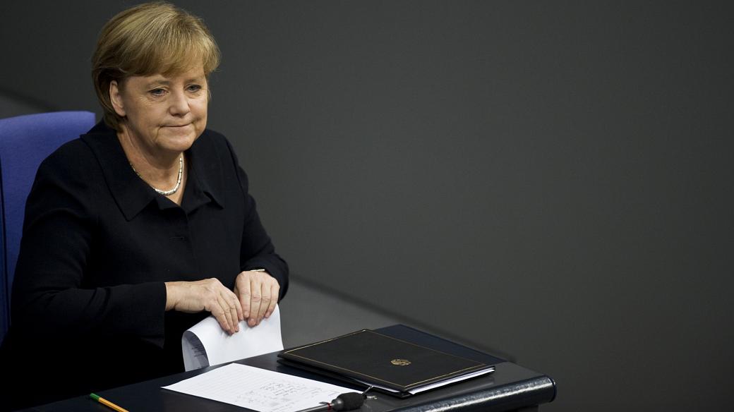 A chanceler Angela Merkel depois de fazer seu discurso nesta sexta-feira, no Parlamento alemão