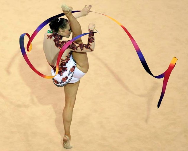 Brasileira Angelica Kvieczynski, que conquistou o terceiro lugar no individual geral de ginástica ritmíca nos jogos Pan-Americanos em Guadalajara, no México, em 15/10/2011
