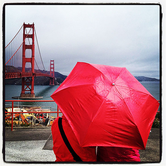 Em comemoração ao 75º aniversário da ponte Golden Gate, fotógrafo a registrou em diferentes situações com o celular usando o aplicativo Instagram