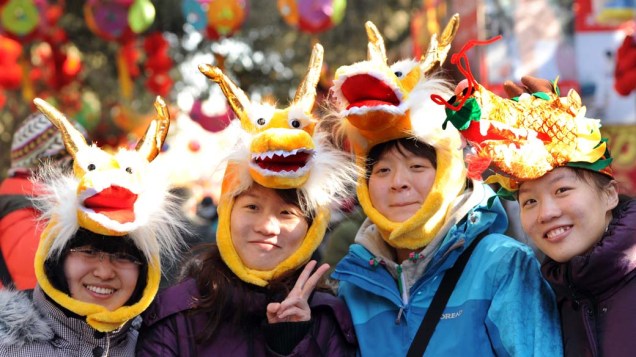 Chinesas durante as comemorações do ano do dragão, em Pequim