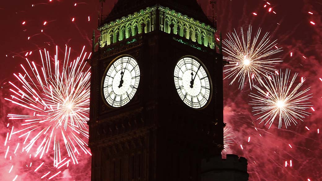 Fogos e o Big Ben celebram 2011 em Londres