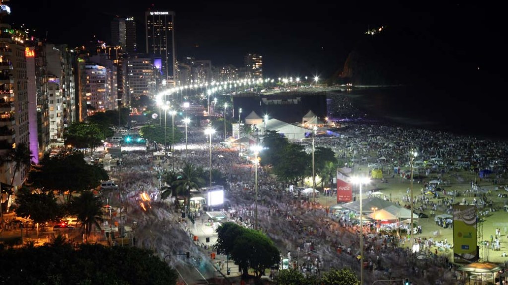Movimentação do Revéillon na praia de Copacabana antes da Virada, Rio de Janeiro