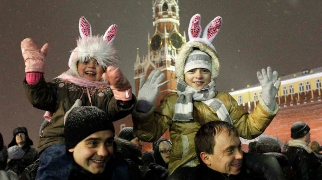 Famílias celebram 2011 na Praça Vermelha em Moscou, Rússia