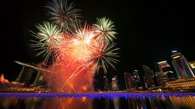 Fogos em Singapura comemoram a chegada de 2011