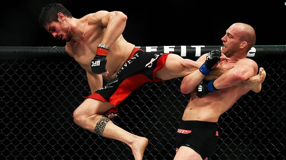 Patrick Cummins (EUA) venceu Antônio Cara de Sapato (BRA) na decisão unânime dos jurados, no UFC Barueri, neste sabado (20)