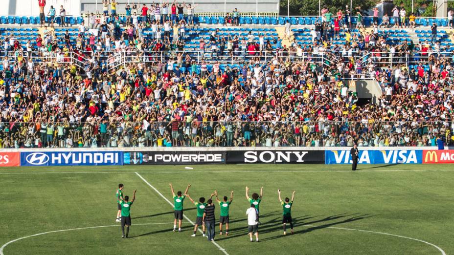 Nesta segunda-feira em Fortaleza, público só entrou após o fim do treino, mas recebeu acenos dos jogadores